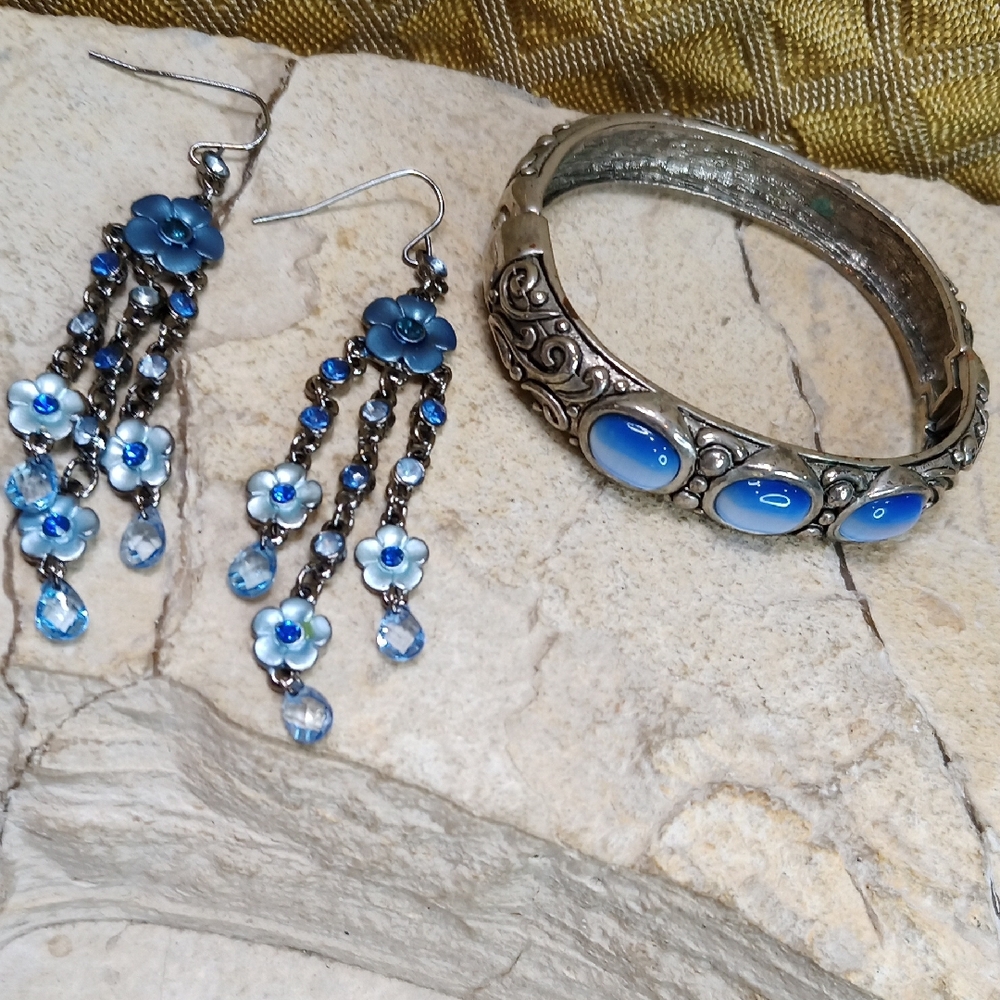 Elegant Blue Floral Jewelry Set Earrings And Bangle